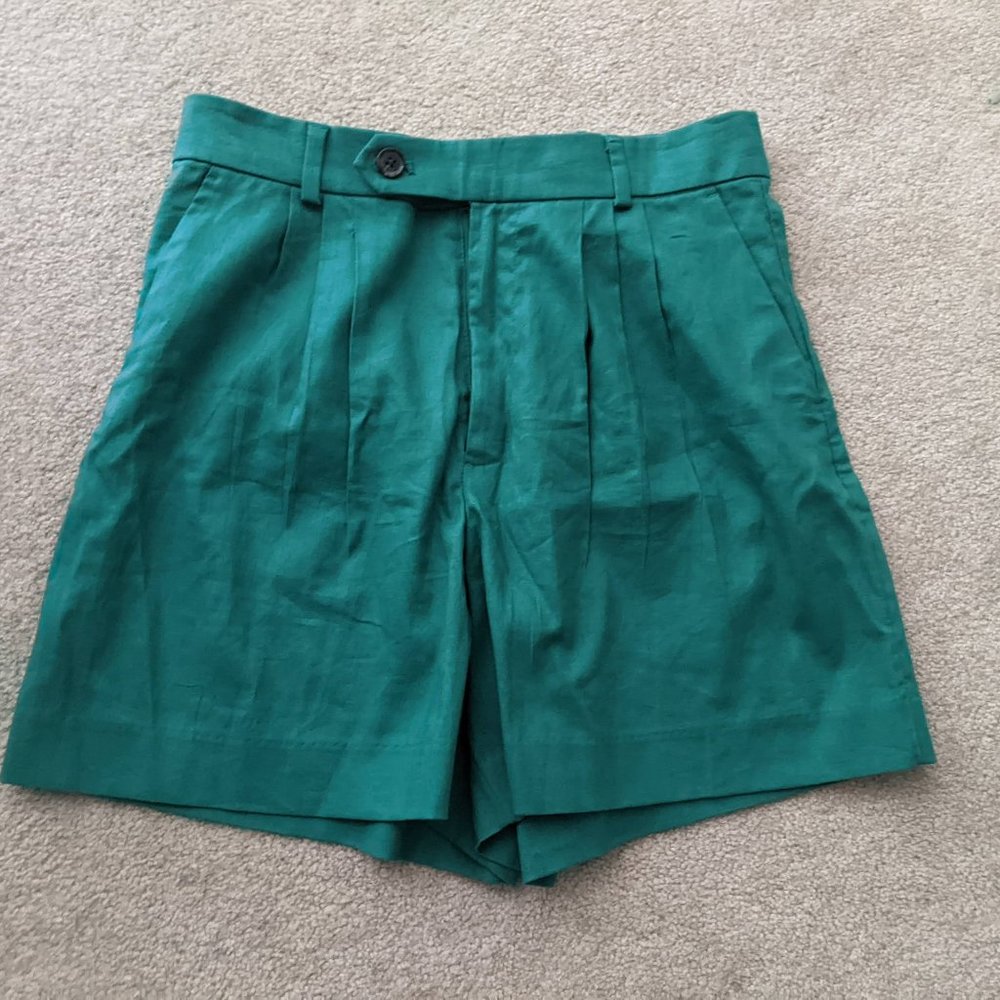 Banana Republic / Women's Green Color Shorts US (Size 8)